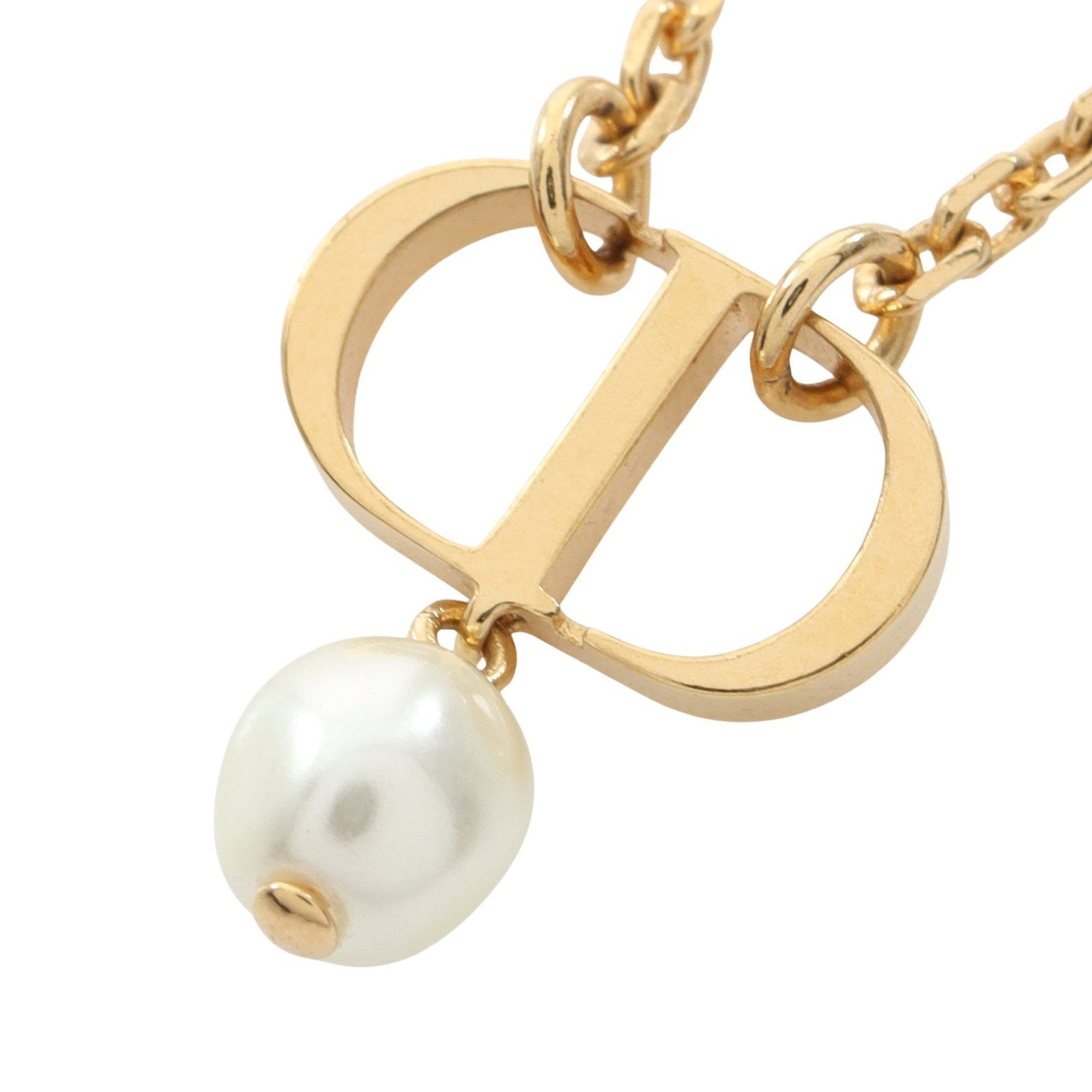 Dior CD Pearl GP Gold Necklace: CD logo necklace in gold plated finish with fake pearl and off white tone.
