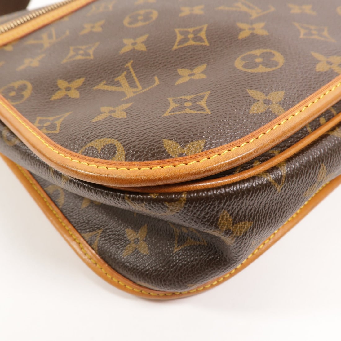 Louis Vuitton Bosphore Monogram - 10