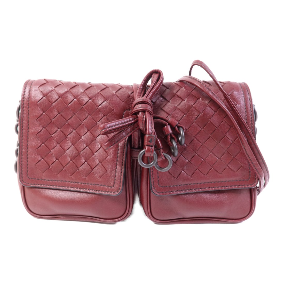Bottega Shoulder Bag Wine: Shoulder bag in wine calfskin. Includes storage bags. Size 24 x 15.5 x 6 cm.
