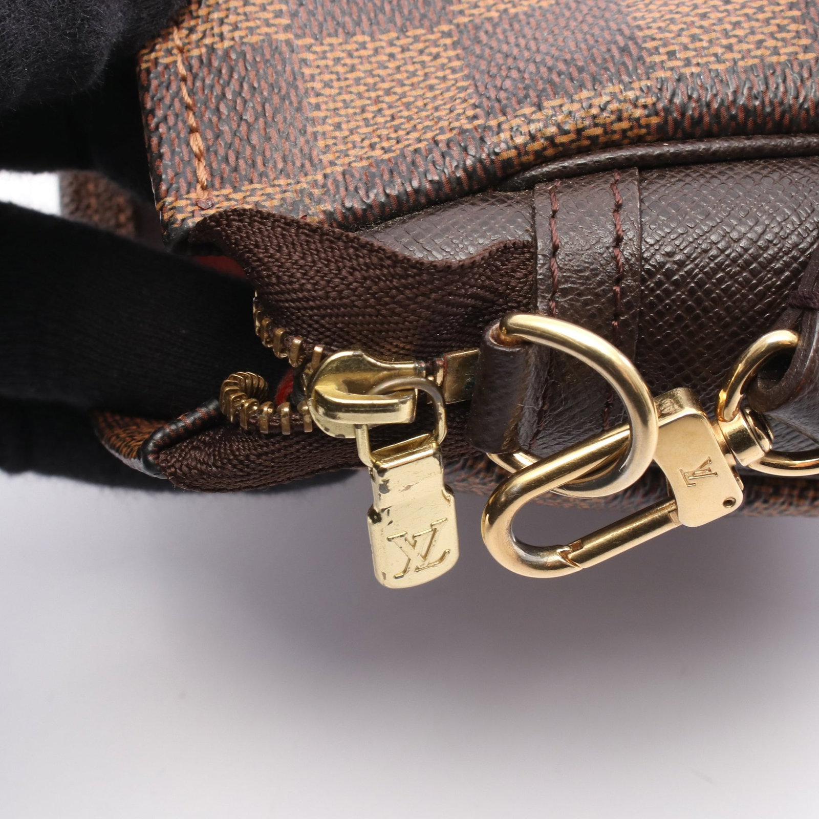 Louis Vuitton Truth Makeup Damier - 6