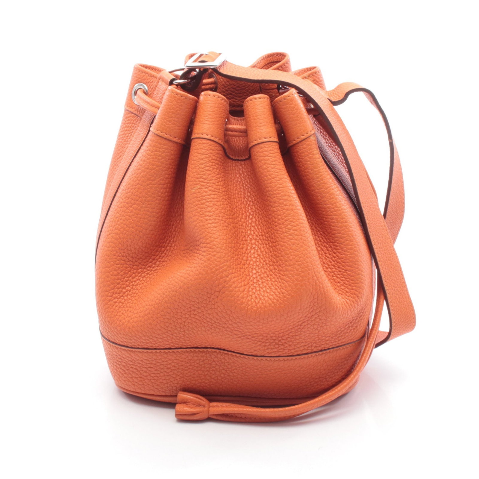 Hermes Market PM Orange: Market PM shoulder bag in orange Togo leather with silver hardware; 17 x 21 x 10 cm.