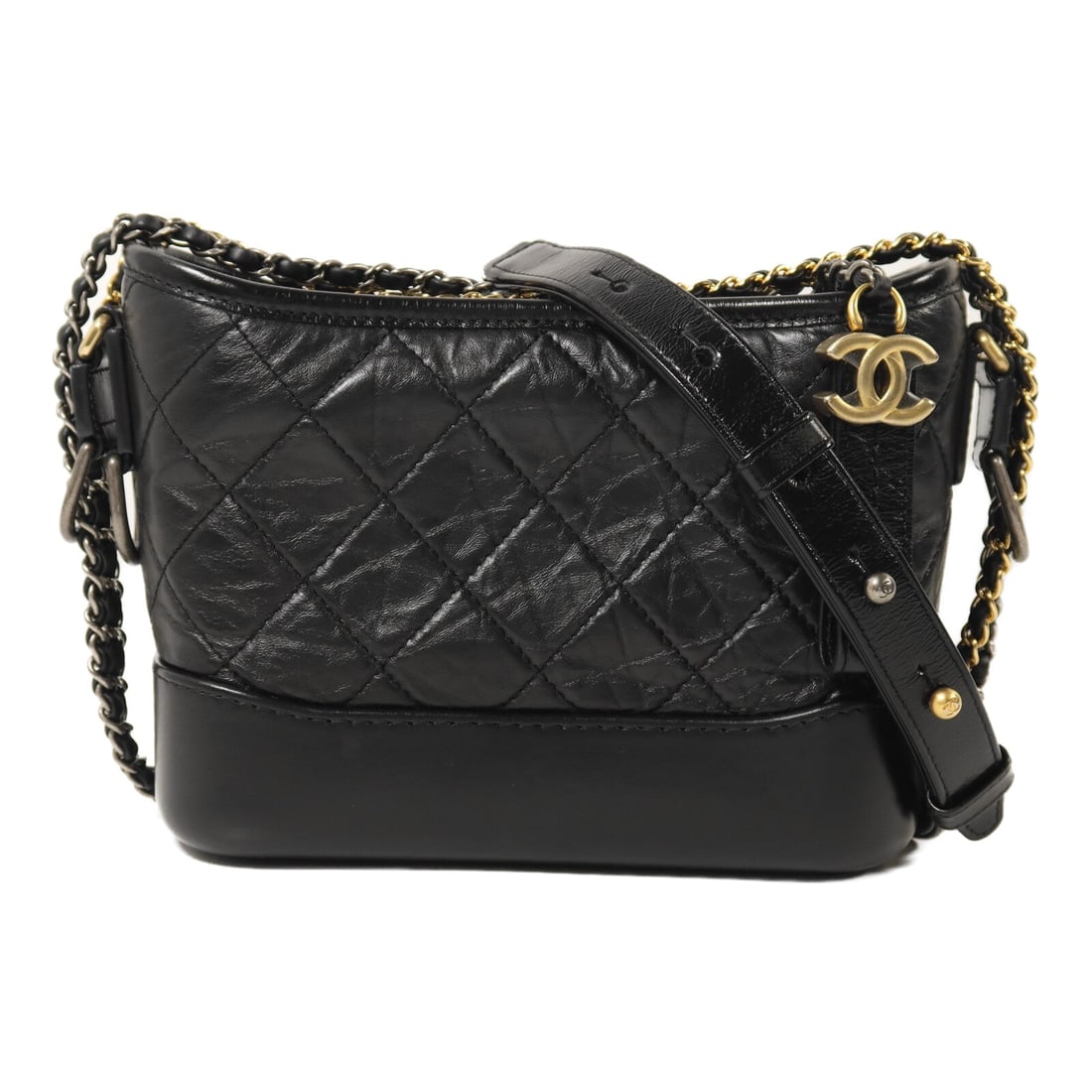 Chanel Gabrielle Small Black: Gabrielle Small chain shoulder bag in black calfskin; includes storage bags, hologram sticker, and guarantee; 22 x 15 x 8 cm.