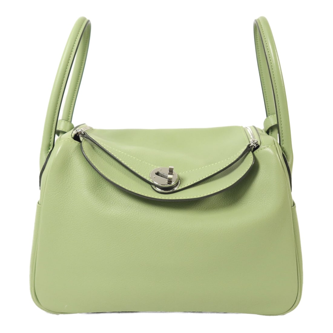 Hermes Lindy 26 Vert Criquet: Lindy 26 2 way shoulder bag in Vert Criquet Evercolor leather with palladium hardware; includes storage bags and rain cover; 26 x 17.5 x 12.5 cm.