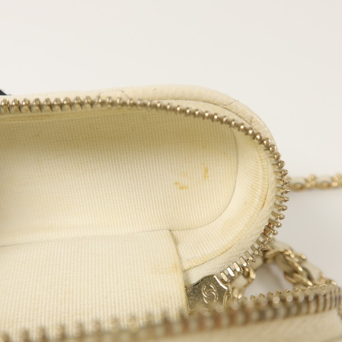Chanel Mini Box Handle White - 17