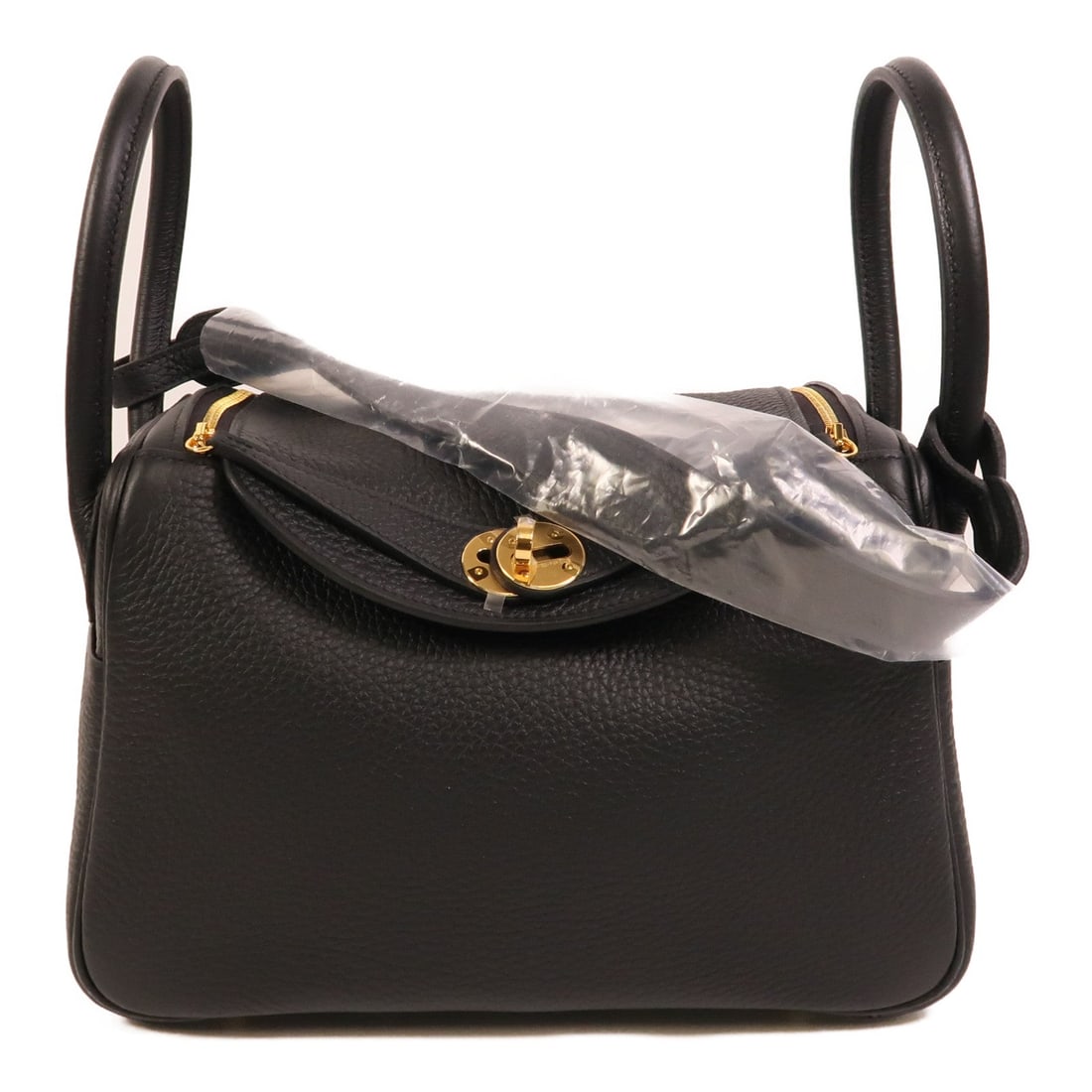 Hermes Lindy 26 Noir: Lindy 26 2 way shoulder handbag in Noir Clemence leather with gold hardware; includes box and storage bags; 26 x 18 x 13 cm.