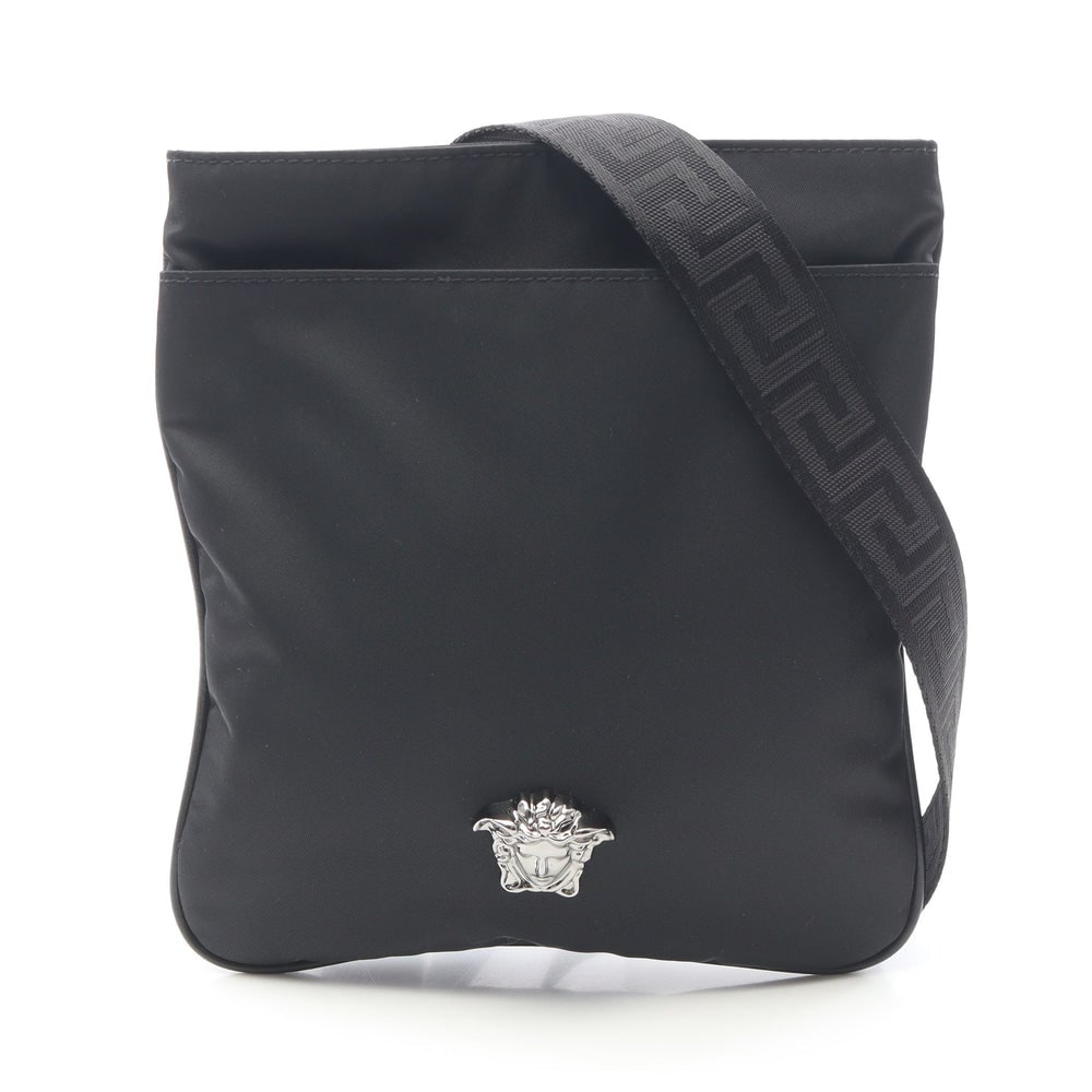 Versace Medusa Shoulder Bag Black: Black nylon shoulder bag. Model 1011791. 18.5 x 21.5 x 1 cm.