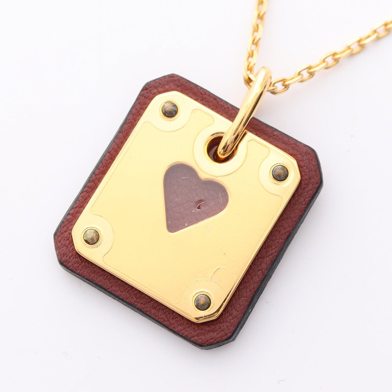 Hermes Asdukur PM Gold Brown: Asdukur PM necklace in gold plated finish with Veau Swift in brown tone.