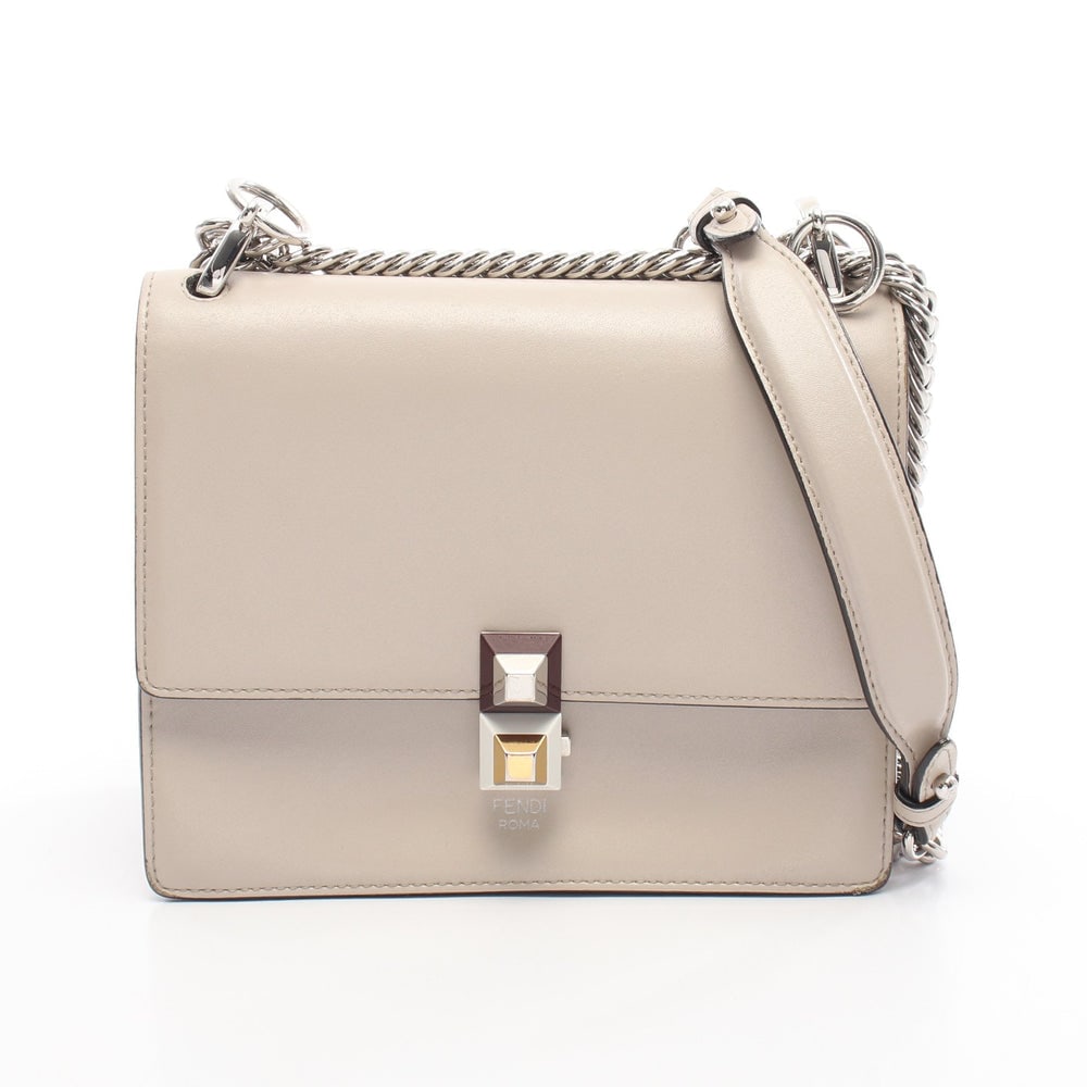 Fendi Mini Kan I Chain Bag Beige: Authentic and authenticated Fendi Mini Kan I chain shoulder bag in beige leather. Model 8M0381. Approx. 16H x 19W x 5 cm each gusset with 66 cm double or 110 cm single strap.