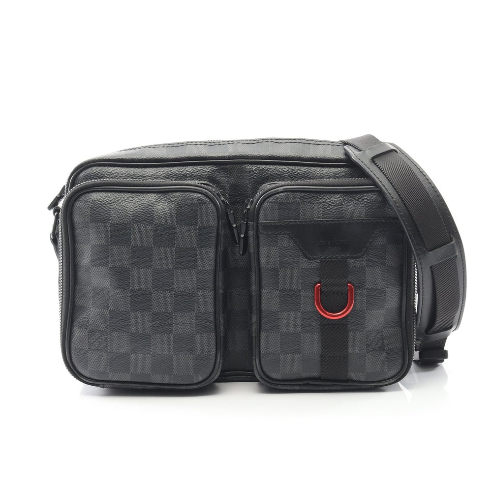 LV Utility Messenger Graphite: Dark gray Damier Graphite PVC leather Utility Messenger shoulder bag. Approx. 26 x 17 x 6 cm; strap 54-142 cm. Model N40280, product no. MB0220. Authentic and authenticated.