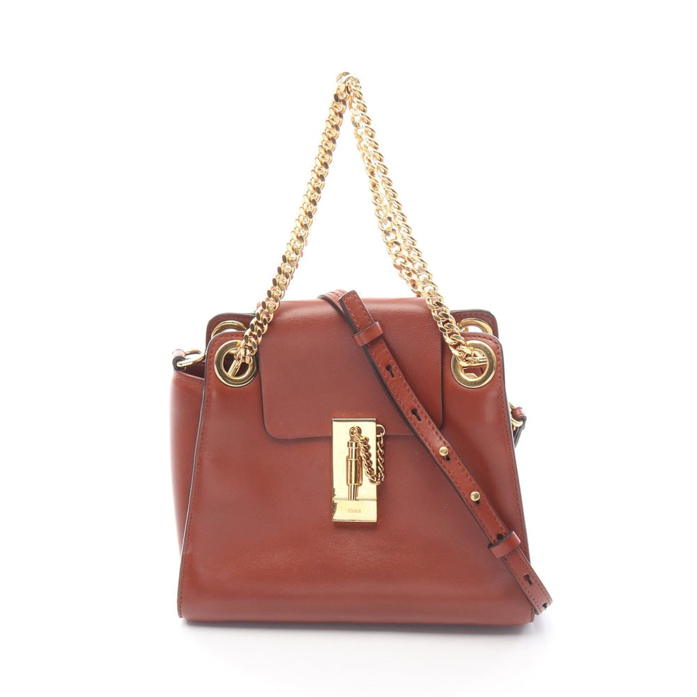 Chloe Annie Small 2WAY Bag Brown: Authentic and authenticated Chloe Annie Small chain handbag in brown leather. Approx. 19H x 18/22W x 10D cm with 35 cm handle and 99-114 cm strap. Includes shoulder strap.