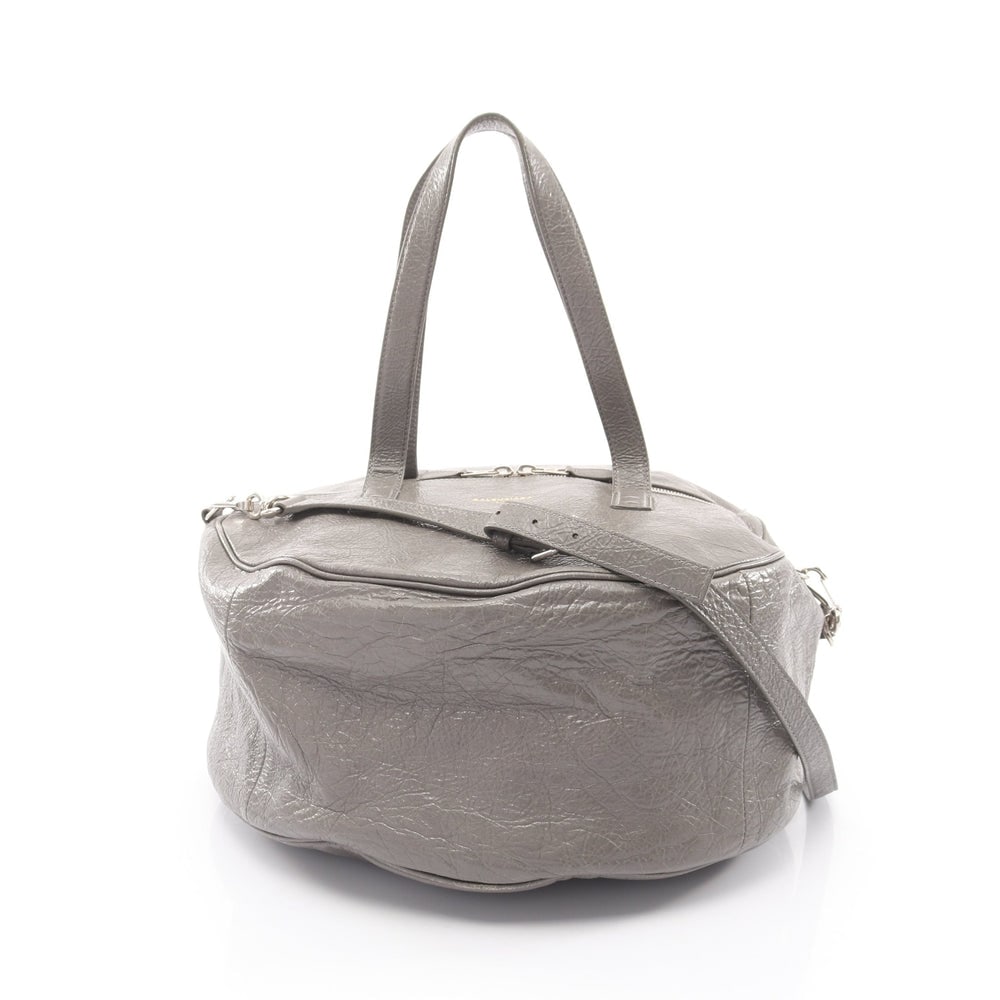 Balenciaga Air Hobo 2WAY Gray: Authentic and authenticated Balenciaga Air Hobo Boston bag in gray leather. Model 466842. Approx. 16H x 36/38W x 37D cm with 51 cm handle and 111-121 cm strap. Includes shoulder strap.