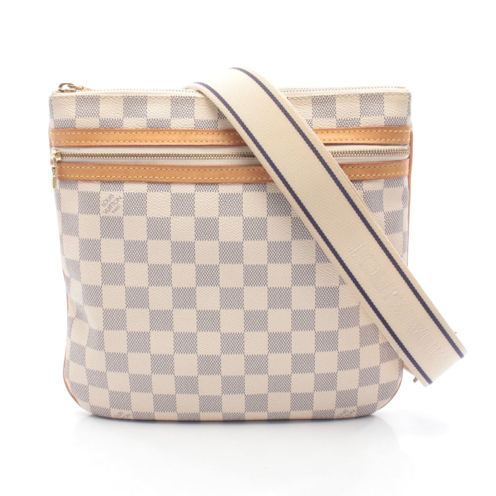 Louis Vuitton Pochette Bosphore Azur: Authenticated genuine Louis Vuitton Pochette bosphore shoulder bag in white Damier Azur PVC leather, model N51112, product no. MI0028. Approx. H25 x W25 x D1.5 cm.
