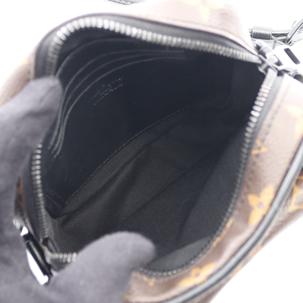 LV Christopher Wearable Wallet - 3