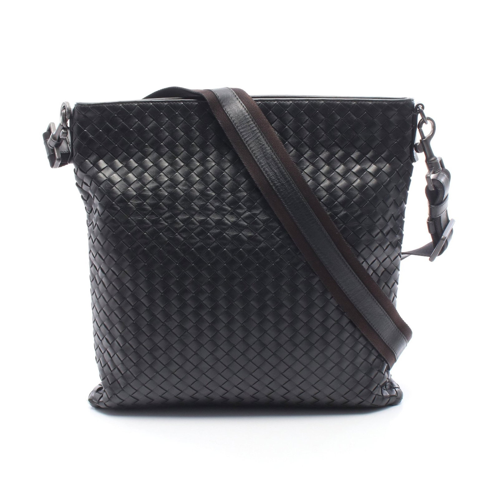 Bottega Intrecciato Shoulder Bag: Authentic and authenticated Bottega Veneta Intrecciato shoulder bag in black leather. Approx. 33.5H x 32W x 2D cm with maximum 145 cm strap. No accessories listed.