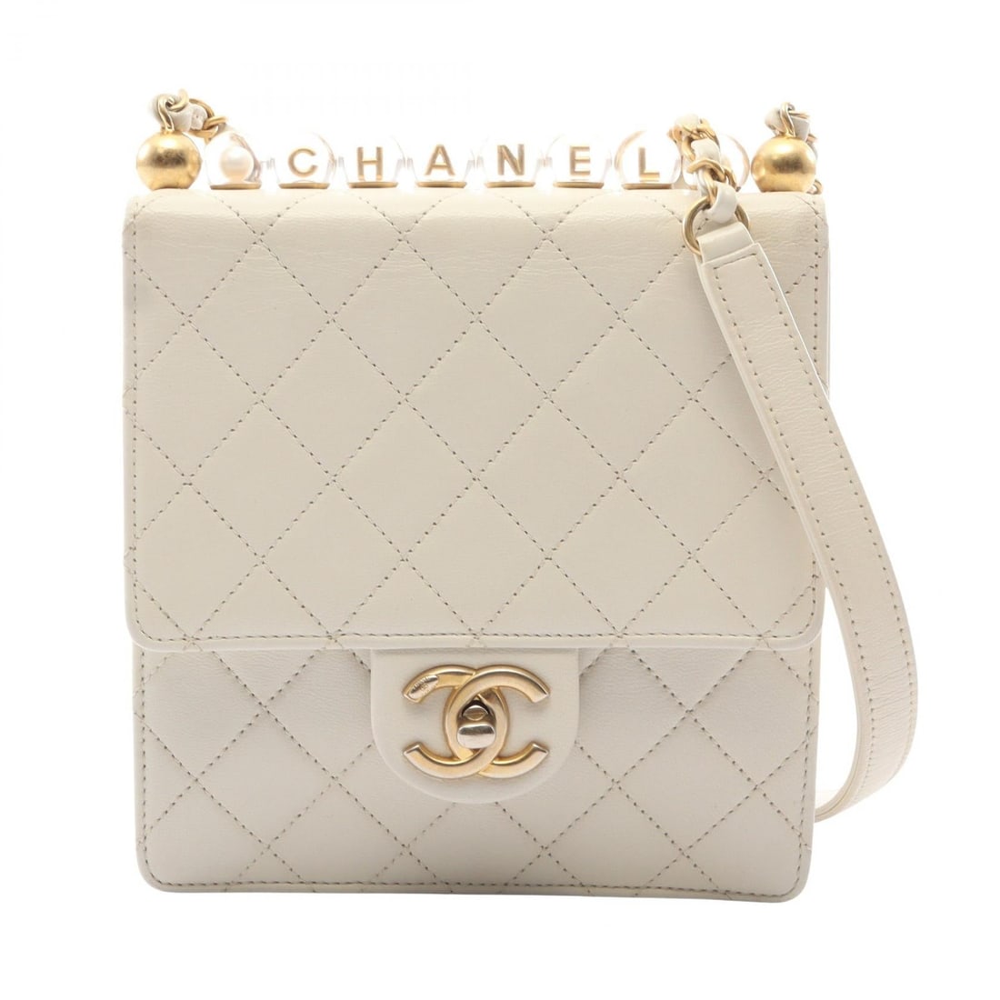 Chanel Matelasse Chain Bag White: Authentic and authenticated Chanel Matelasse chain shoulder bag in white leather with gold hardware. Model AS0584. Approx. 16H x 15.5W x 4D cm with 114 cm strap. Includes serial seal.
