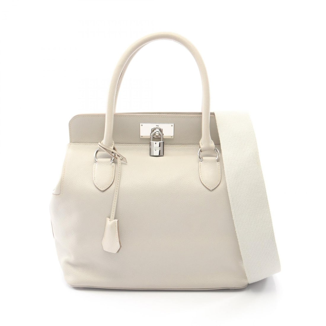 Hermes Toolbox 26 Betton 2WAY: Authentic and authenticated Hermes Toolbox 26 2WAY handbag in light gray Evercolor with silver hardware. Approx. 28H x 26W x 18D cm with 46 cm handle and 80 cm strap. Includes strap, 2 keys, crochet,
