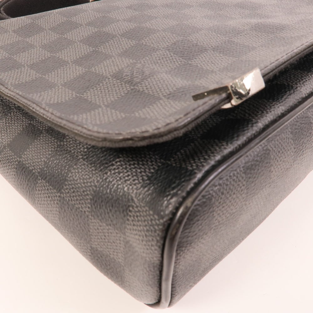 Louis Vuitton District PM Graphite - 12
