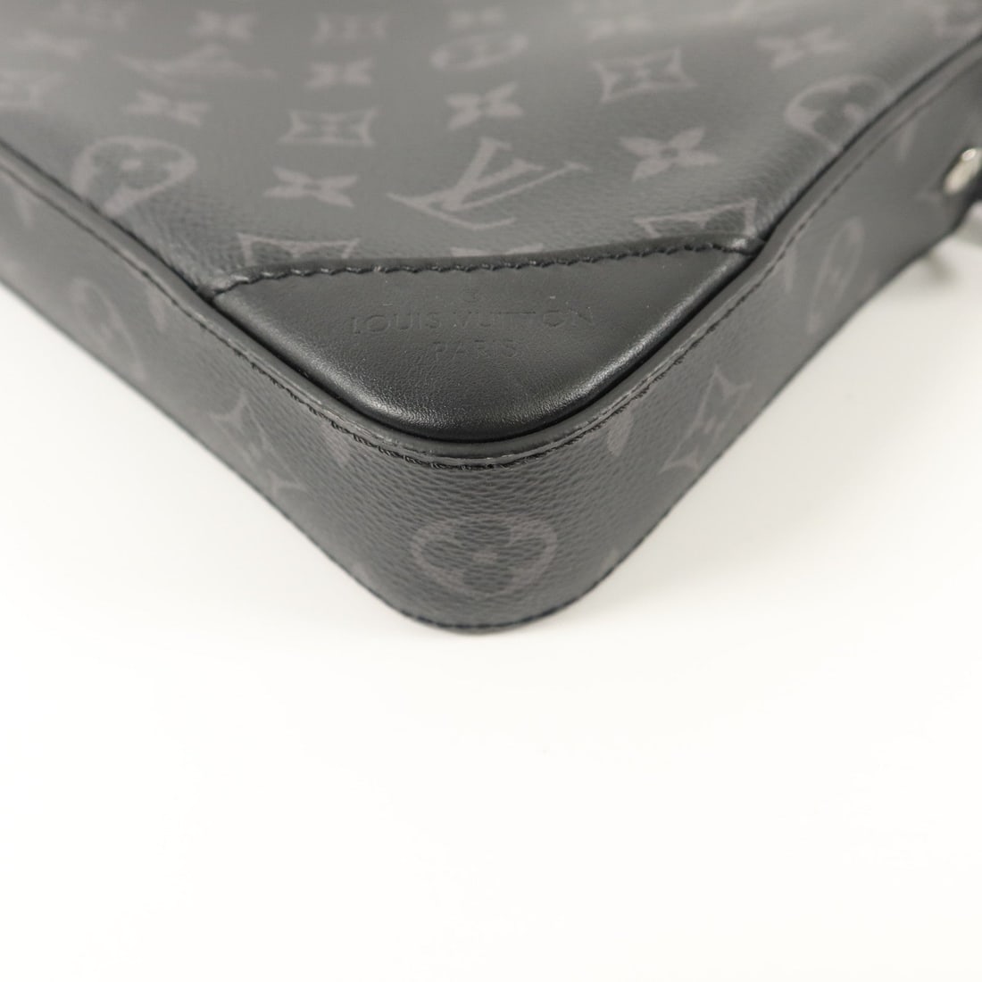 Louis Vuitton Trio Messenger - 16
