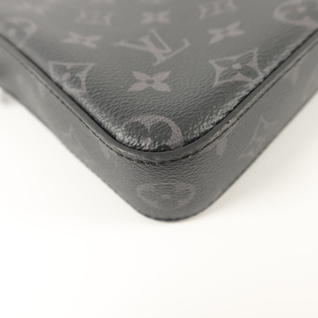 Louis Vuitton Trio Messenger - 17
