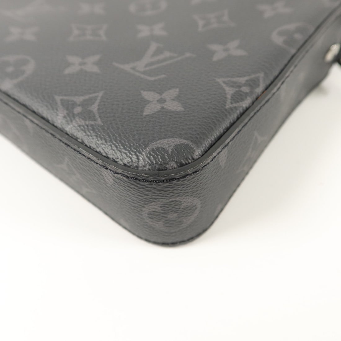 Louis Vuitton Trio Messenger - 18