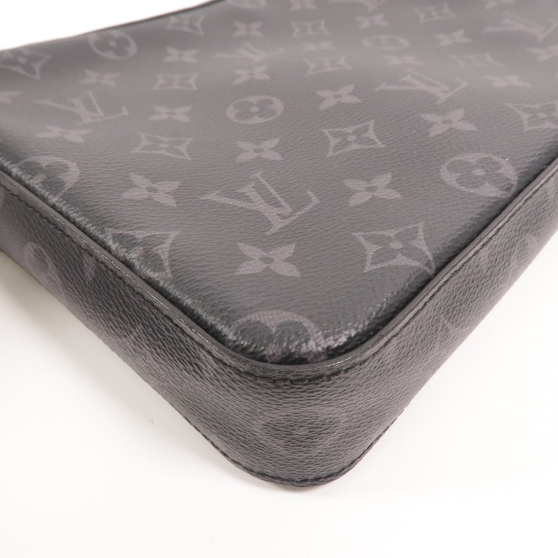 Louis Vuitton Trio Messenger - 12
