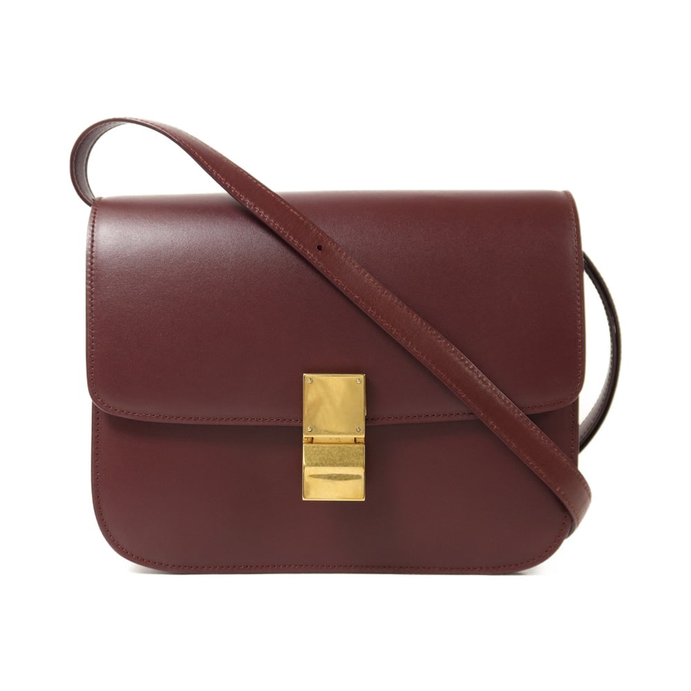 Celine Classic Box Shoulder Bag Red: Red calfskin Celine Classic Box shoulder bag with storage bags. Approx. 23 x 18.5 x 6 cm; strap 54-90 cm. Product no. F GU 2168. Authentic and authenticated.