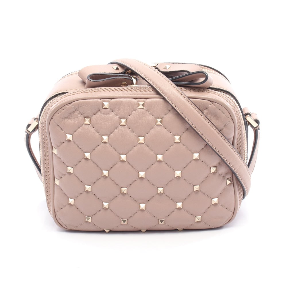 Valentino Quilted Rockstud Shoulder: Authentic and authenticated Valentino quilting shoulder bag in dusty pink leather with Rockstud detail. Approx. 13.5H x 16/16.5W x 9D cm with 124-134 cm strap.