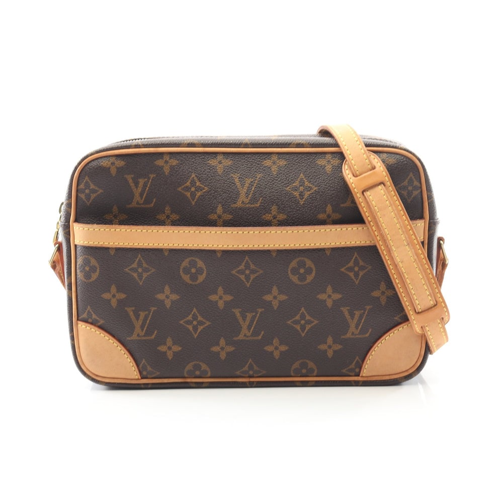 LV Trocadero 27 Monogram Bag: Authentic and authenticated Louis Vuitton Trocadero 27 Monogram shoulder bag in brown PVC leather. Model M51274, product MB1098. Approx. 17.5 x 26 x 6.5 cm with 122-140 cm strap.