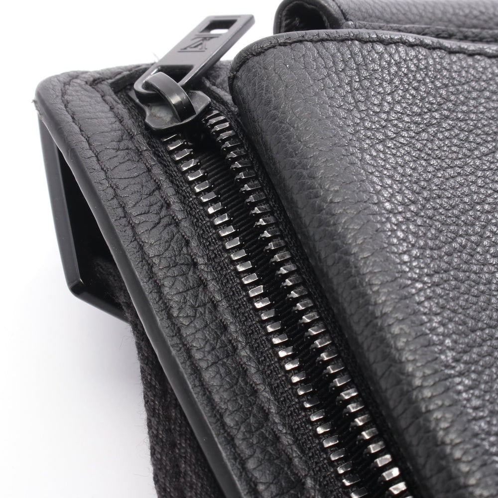 LV Take Off Sling Black - 7