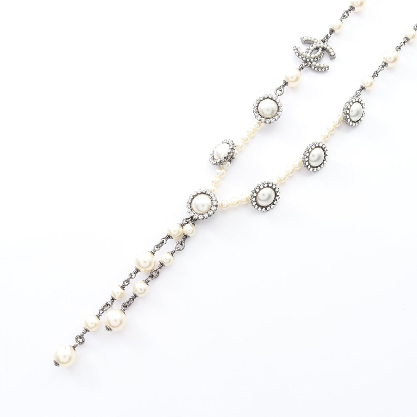 Chanel Coco Mark Pearl Silver: Coco Mark necklace with fake pearl and rhinestone in silver off white and clear tone.