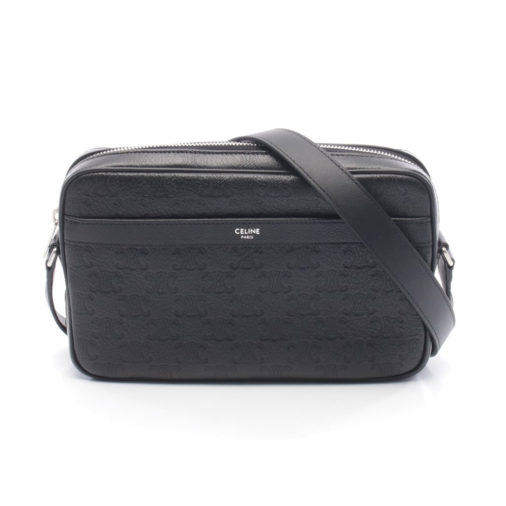 Celine Messenger Triomphe Black: Black leather messenger shoulder bag. Includes storage bag. 23.5 x 14.5 x 4.5 cm.
