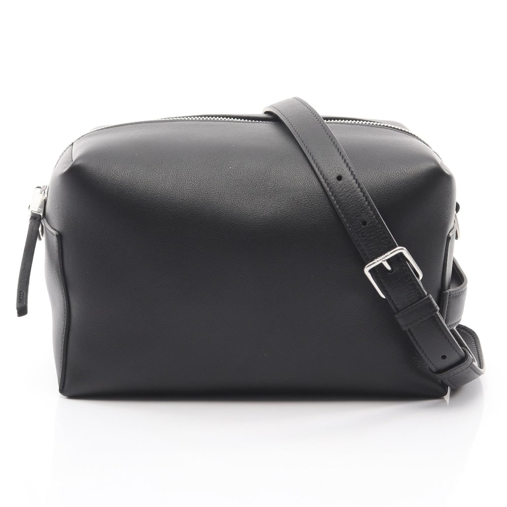 Celine Take Away Messenger Black: Black leather messenger shoulder bag. Model L10032M9638SI. 23 x 13.5 x 14 cm.