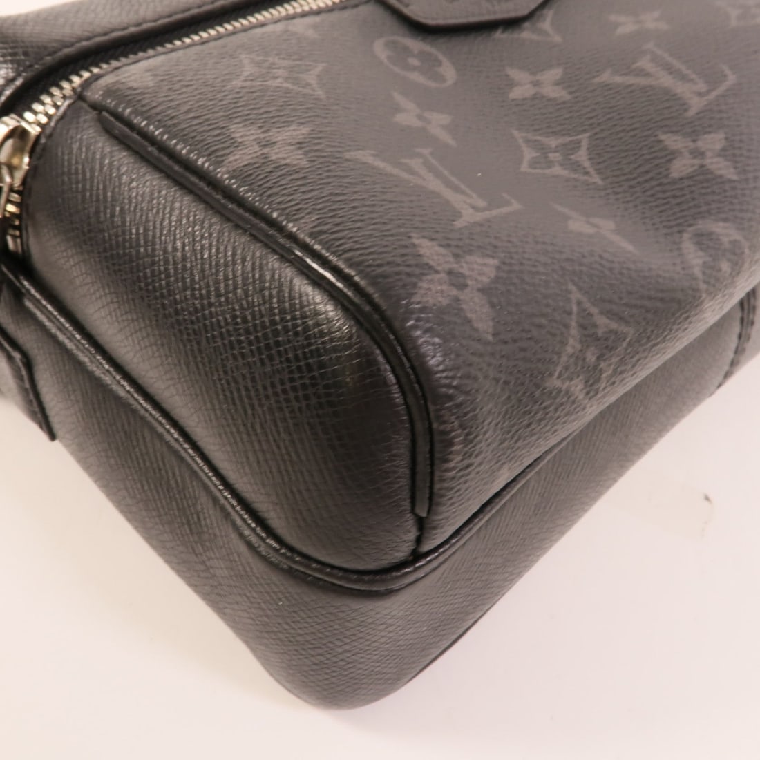 Louis Vuitton Outdoor Messenger - 12