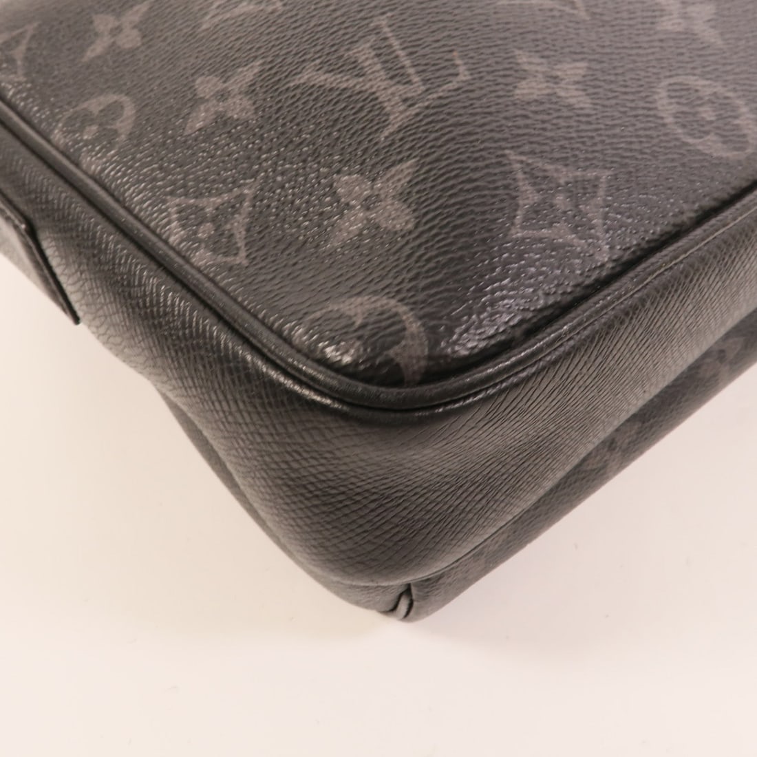 Louis Vuitton Outdoor Messenger - 13