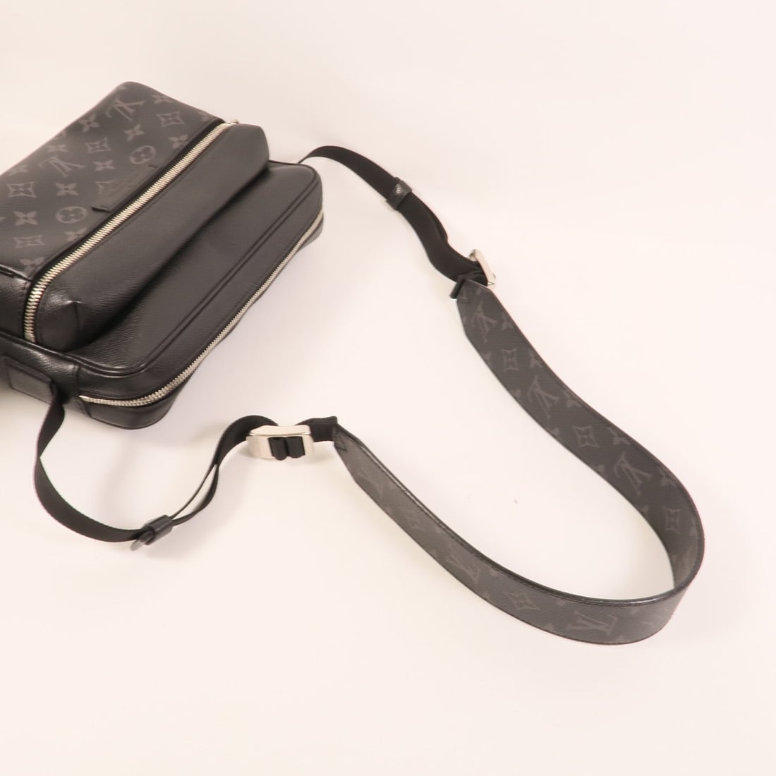 Louis Vuitton Outdoor Messenger - 6