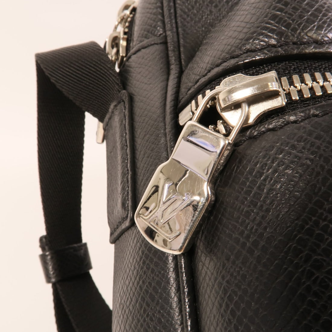 Louis Vuitton Outdoor Messenger - 9