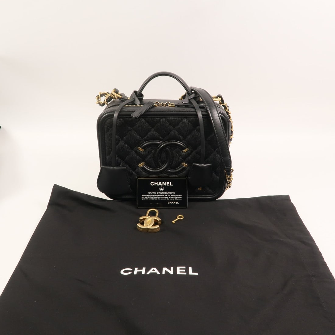 Chanel Medium Vanity Case Black - 11