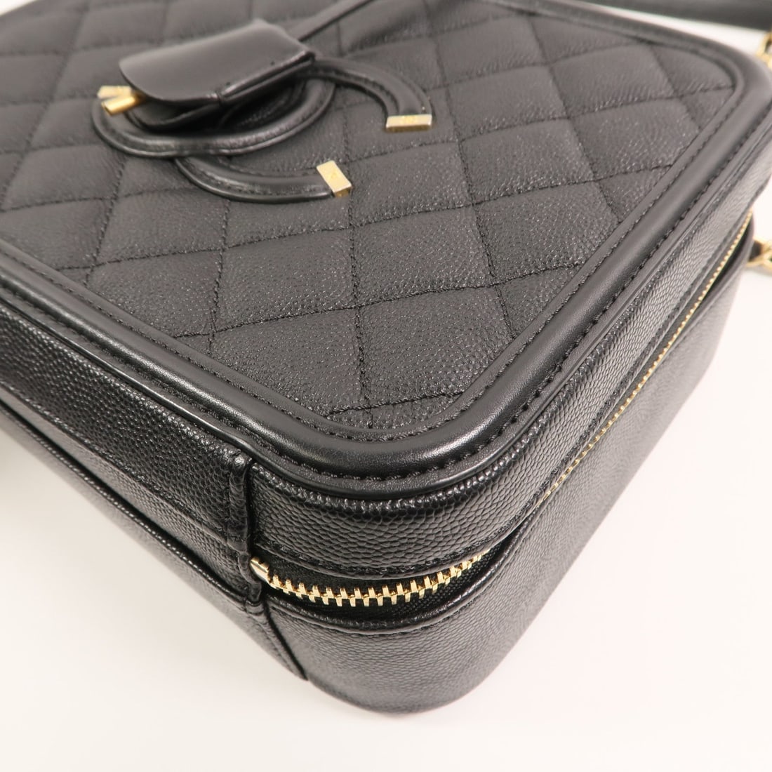 Chanel Medium Vanity Case Black - 15