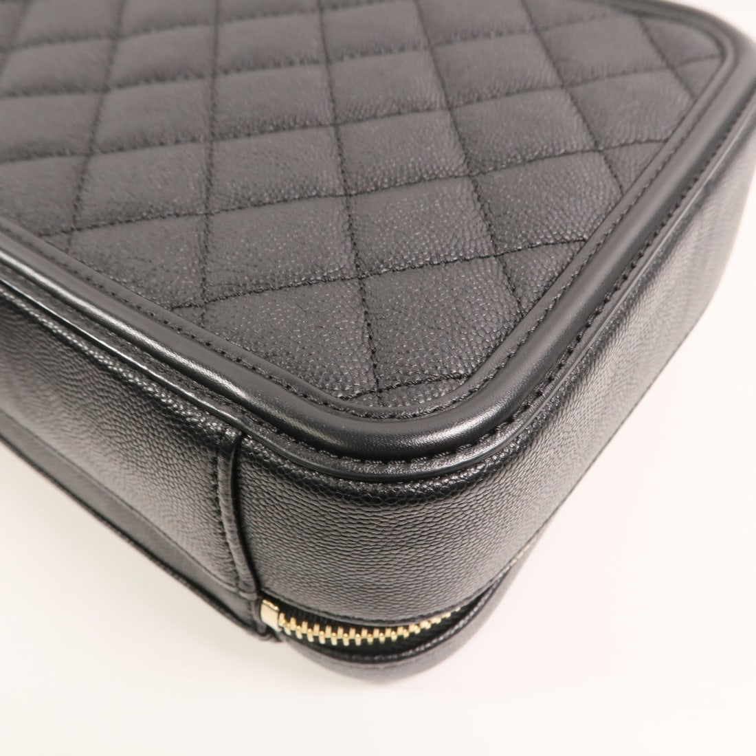 Chanel Medium Vanity Case Black - 17