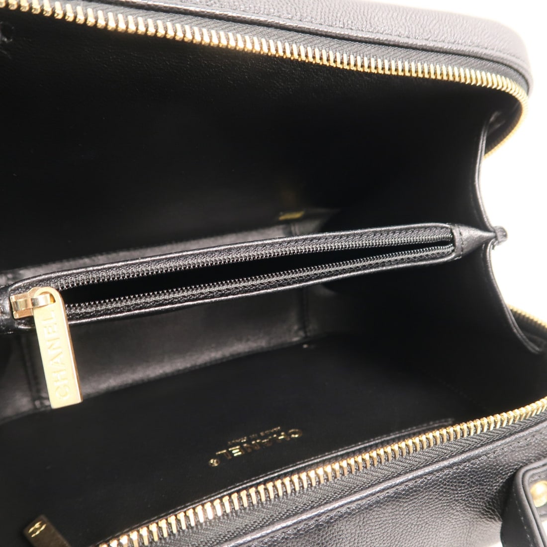 Chanel Medium Vanity Case Black - 5