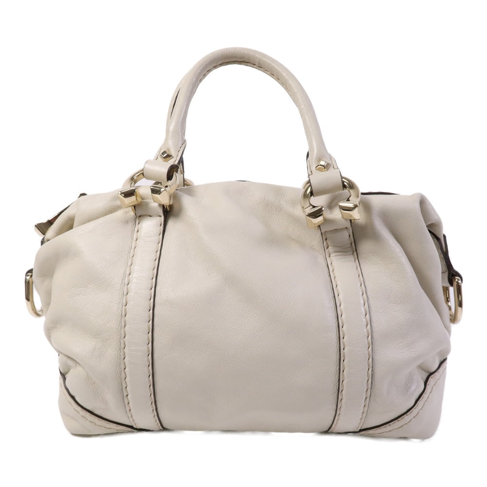 Gucci Boston Shoulder Bag Beige: Authentic and authenticated Gucci Boston shoulder bag in beige calfskin. Product no. 212792. Approx. 24W x 16H x 12D cm with 33 cm handle. No accessories listed.