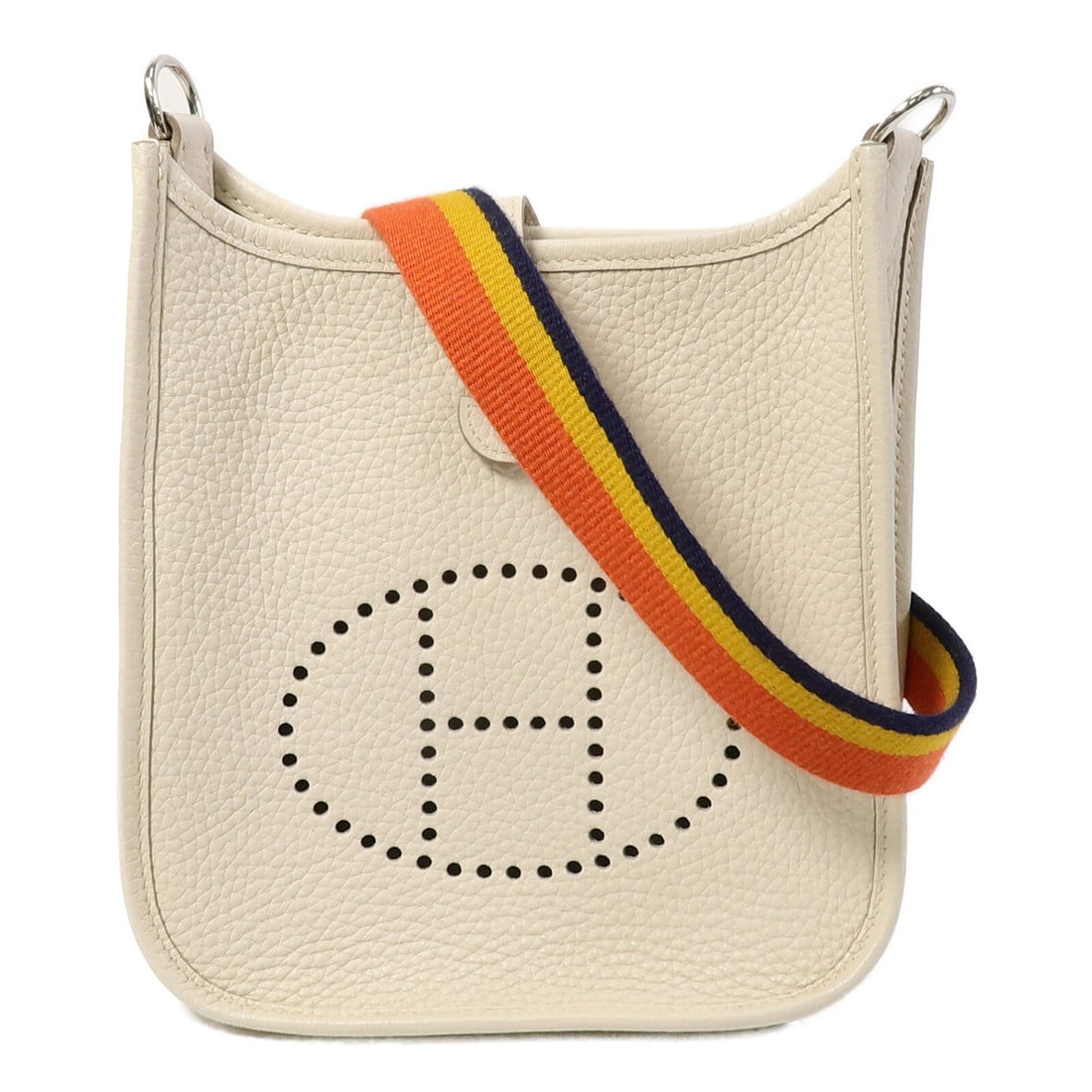 Hermes Evelyne TPM Nata: Authentic and authenticated Hermes Evelyne TPM shoulder bag in Nata beige Taurillon Clemence calfskin. Approx. 17W x 19H x 5.5D cm with 111 cm strap. Includes storage bags and shoulder strap.