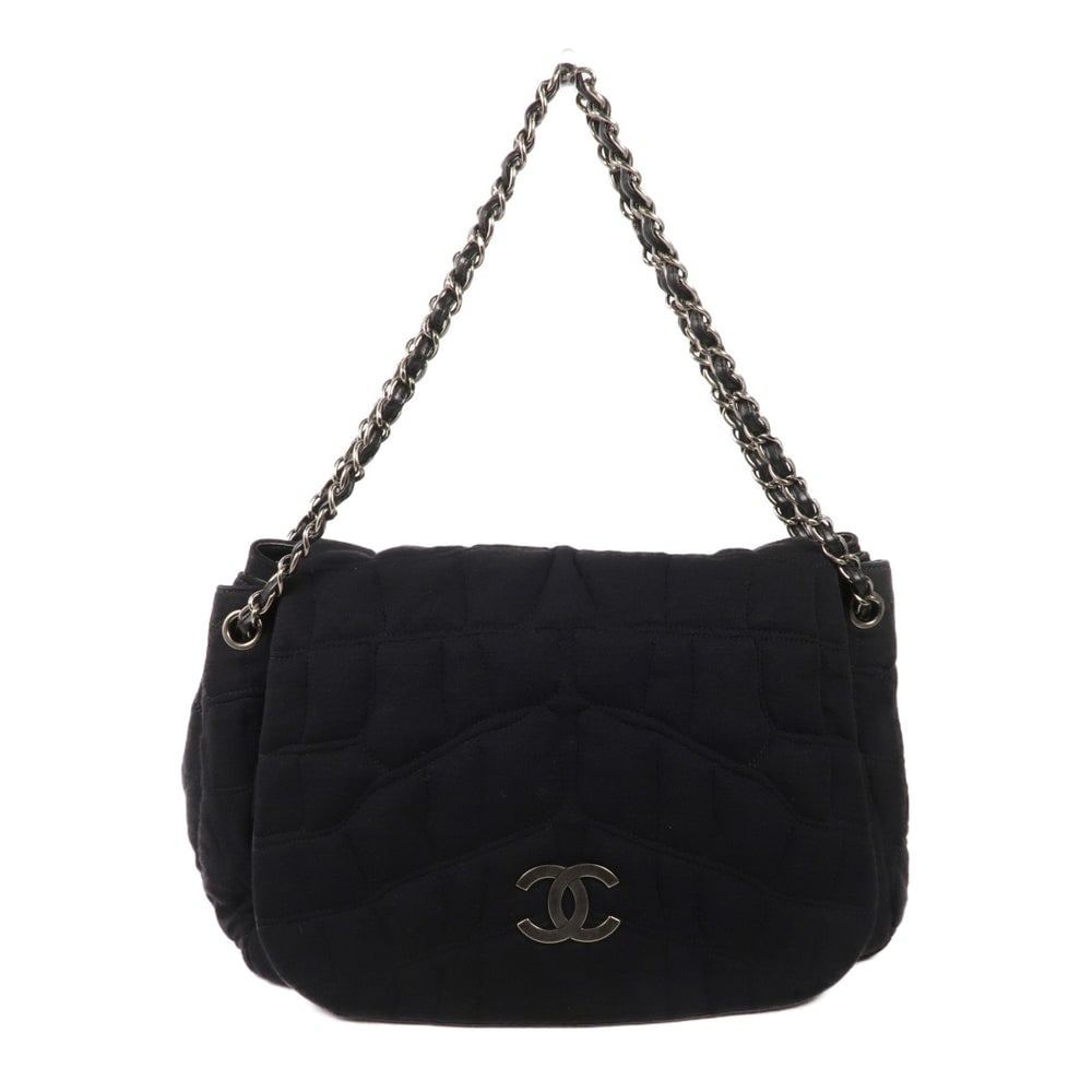Chanel Chain Shoulder Black: Black fabric and leather Chanel chain shoulder bag with storage bags and hologram sticker. Approx. 33 x 26 x 16 cm; strap 65-96 cm. Product no. #11652815. Authentic and authenticated.