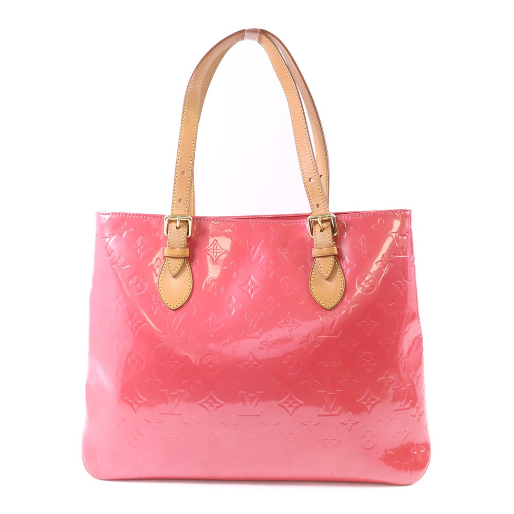 Louis Vuitton Brentwood Vernis Pink: Authenticated genuine Louis Vuitton Brentwood shoulder bag in pink Vernis patent leather with gold-tone hardware. Product no. SN4130. Approx. W37-42 x H29 x D9 cm; shoulder 38-50 cm.