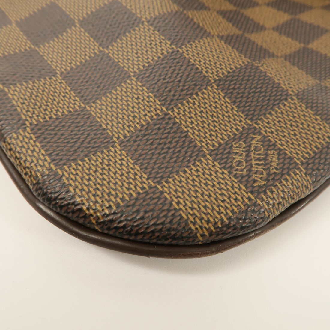 Louis Vuitton Pochette Bosphore - 11