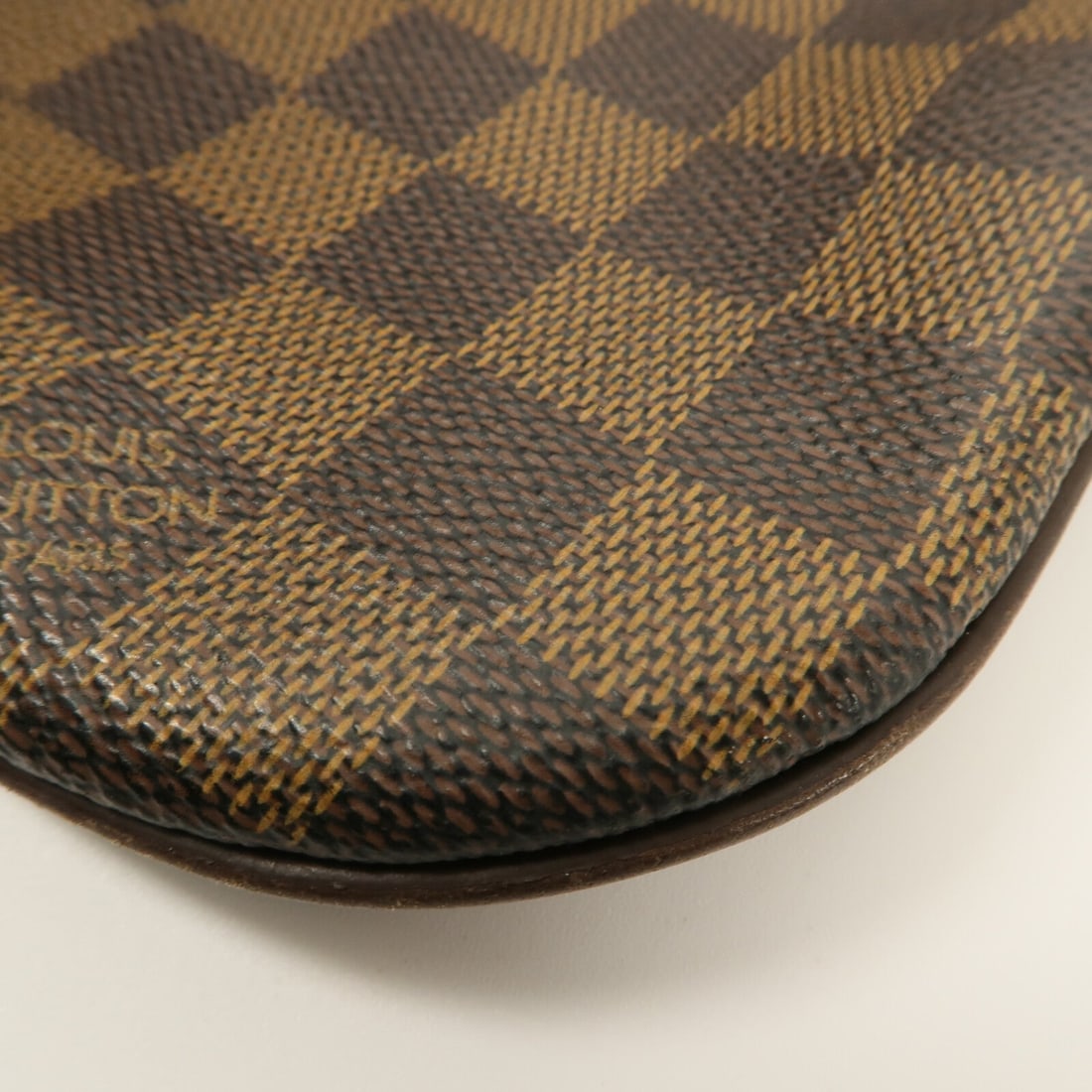 Louis Vuitton Pochette Bosphore - 12