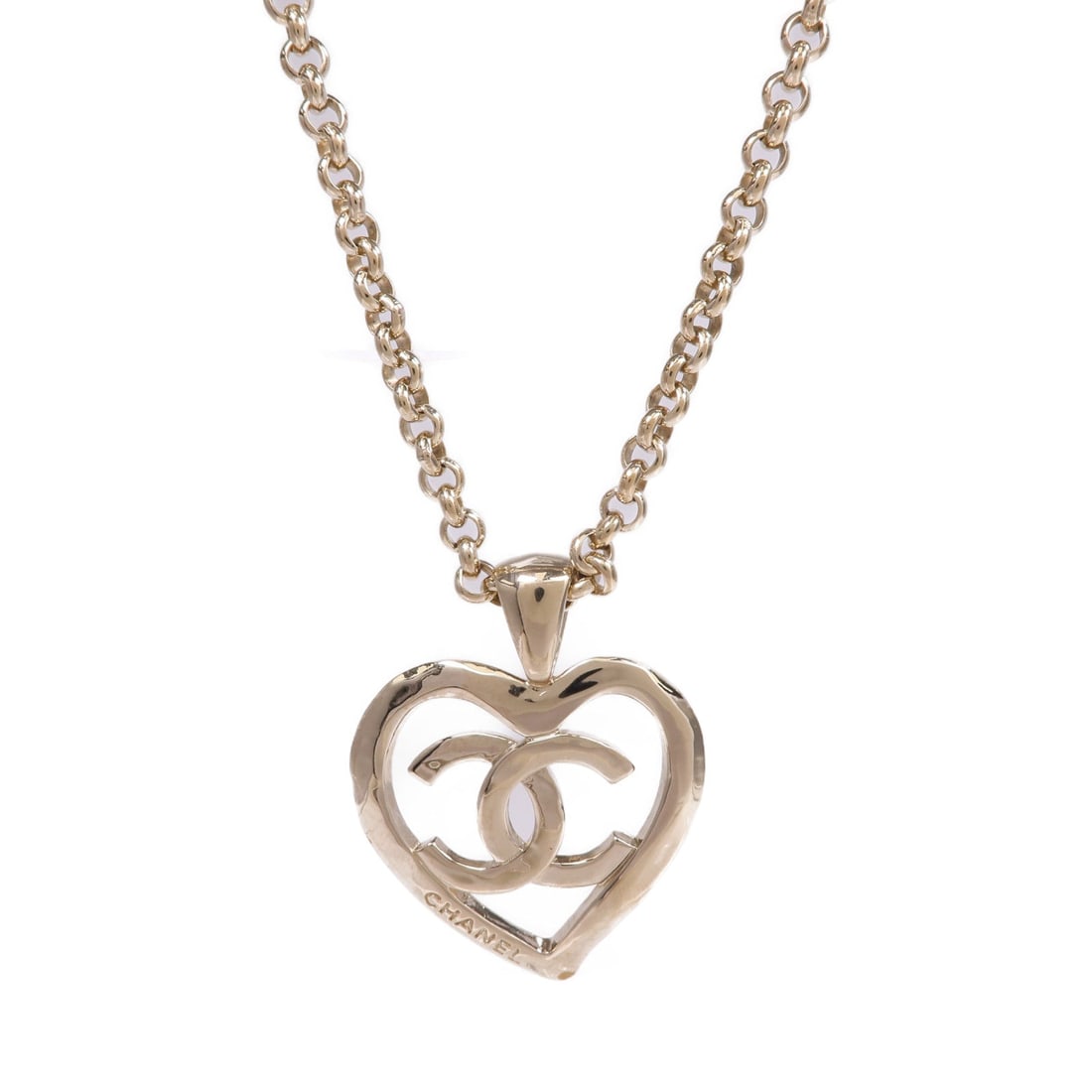Chanel CC Metal Gold Necklace: CC necklace in gold tone metal.