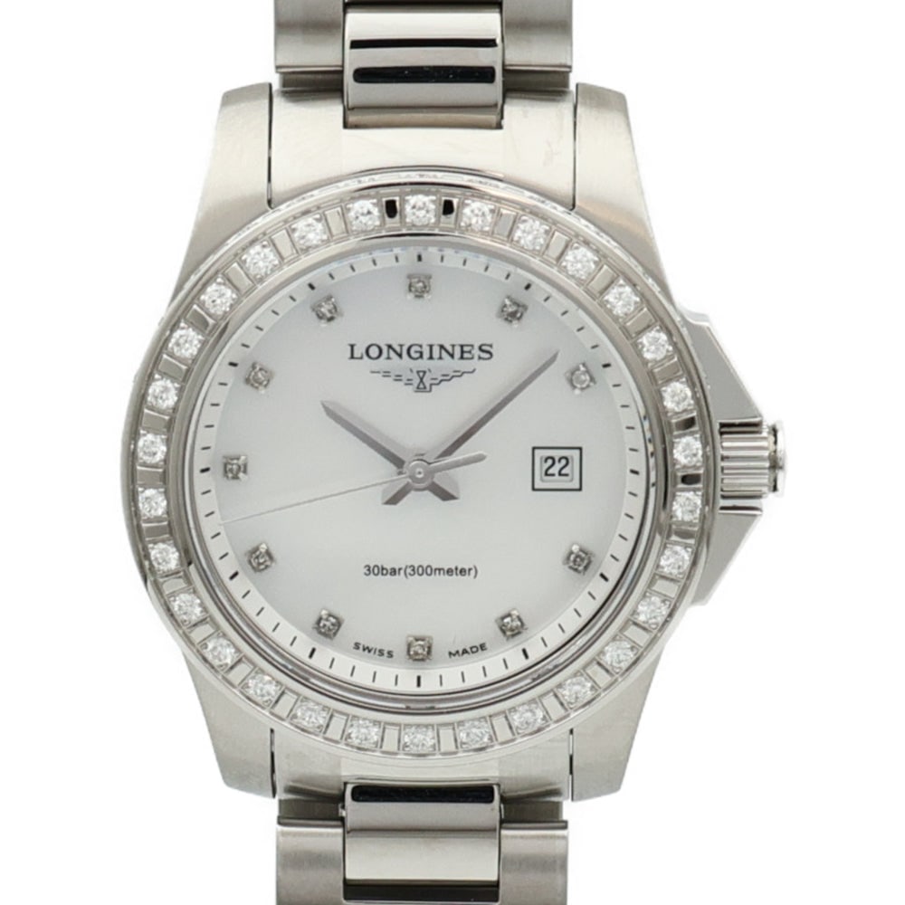Tudor 1926 91350 Automatic Watch: Silver automatic watch in stainless steel. Includes storage box and guarantee. 28mm case, max wrist 17cm.