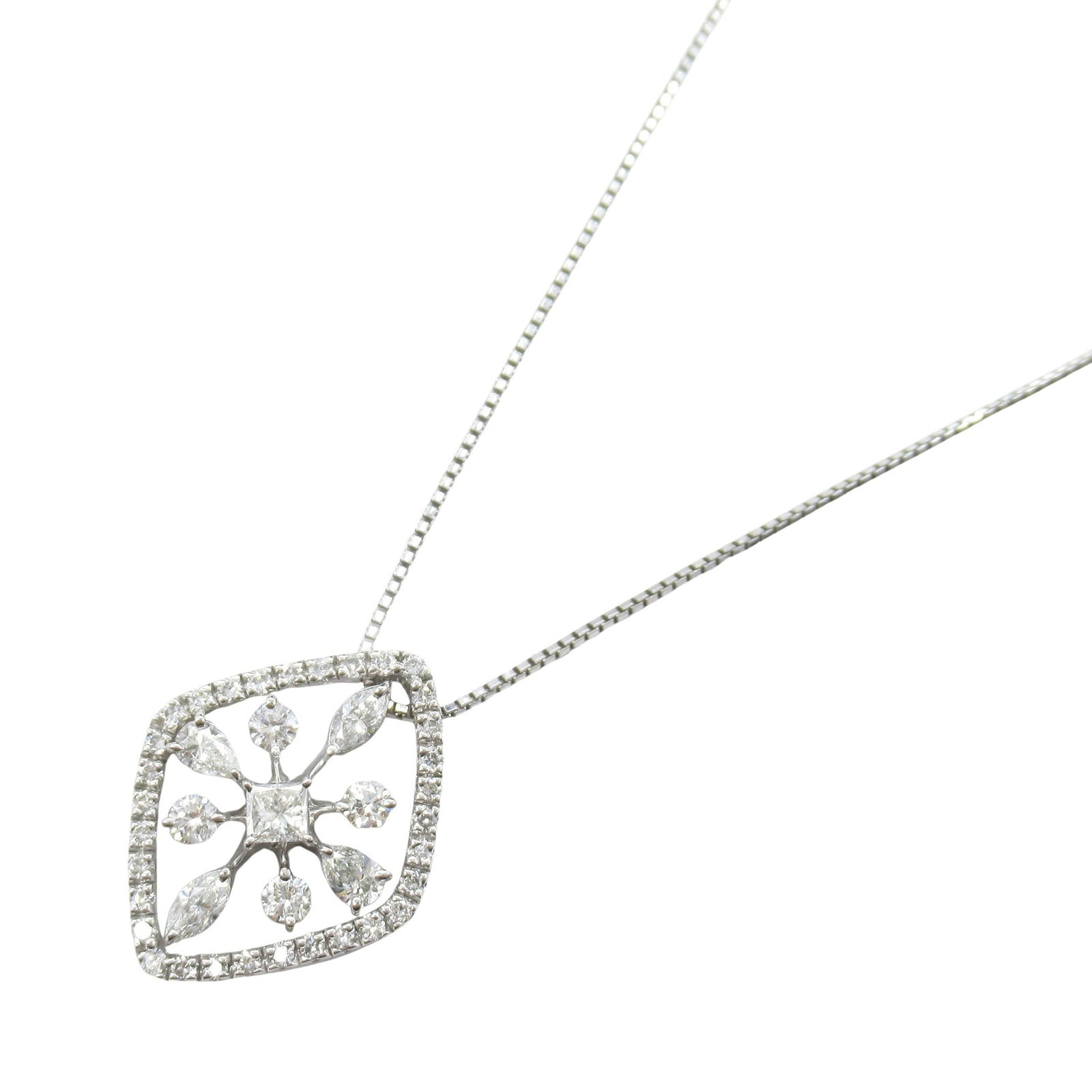 Diamond Necklace White Gold: Diamond necklace in K18 white gold.