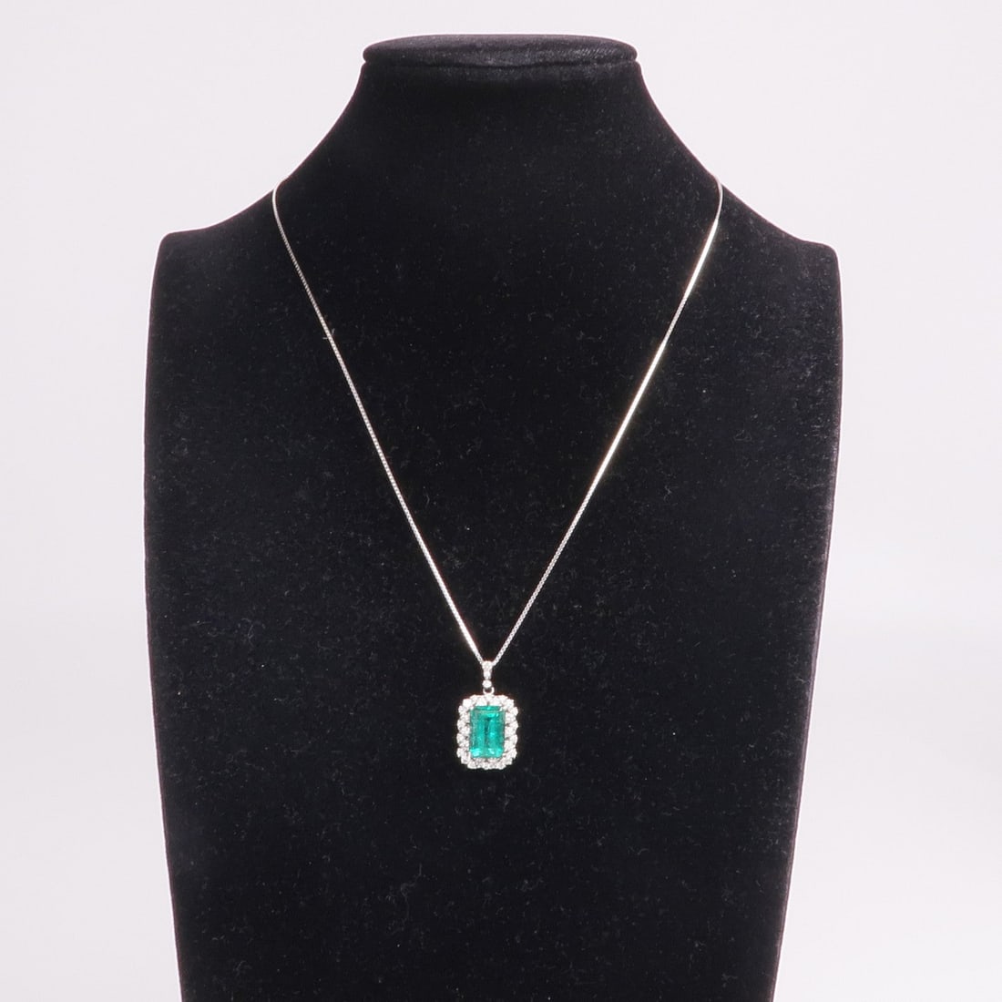Emerald Diamond Necklace Platinum - 9